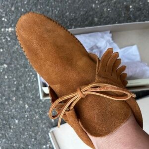 Minnetonka tan genuine leather suede tie bootie fringe w5.5 brand new in box